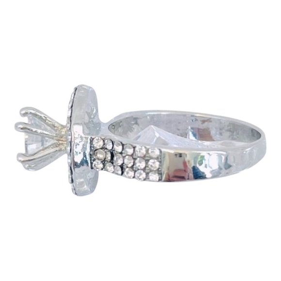 NWOT Rhinestone Round Crystal Ring Jewelry - Picture 5 of 7